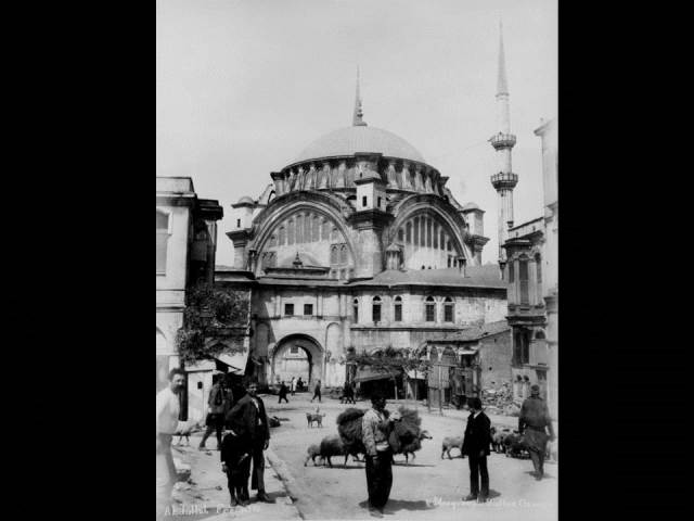 II. Abdülhamid, Osmanlı İmparatorluğu'nun 34. padişahı ve 113. İslam halifesidir. Bunalımlı bir dönemde tahta çıkan Abdülhamid, Batı'ya karşı dengeci, Doğu'ya karşı İslamcı politikalar izlemiş, ülke içinde mutlakiyeti güçlendirmiştir.Bu dönmede çekilmiş olan camilerin fotoğraf albümü İstanbul Tarih farkıyla arşivlerden çıkarılıp sizlere sunulmuştur.