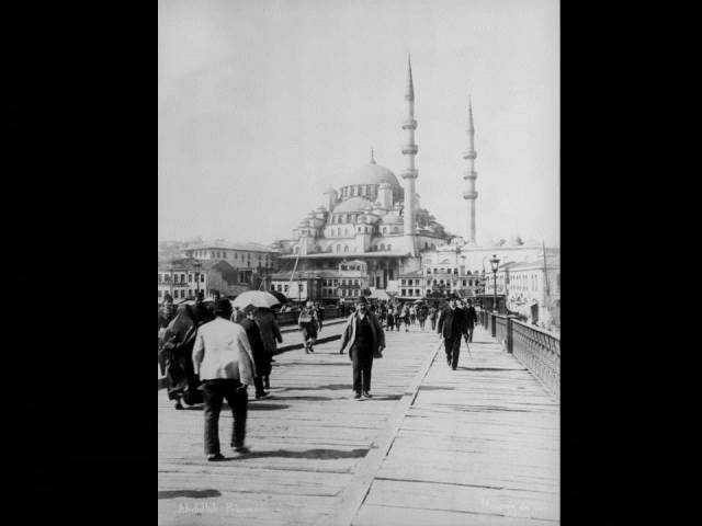 II. Abdülhamid, Osmanlı İmparatorluğu'nun 34. padişahı ve 113. İslam halifesidir. Bunalımlı bir dönemde tahta çıkan Abdülhamid, Batı'ya karşı dengeci, Doğu'ya karşı İslamcı politikalar izlemiş, ülke içinde mutlakiyeti güçlendirmiştir.Bu dönmede çekilmiş olan camilerin fotoğraf albümü İstanbul Tarih farkıyla arşivlerden çıkarılıp sizlere sunulmuştur.