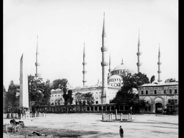 II. Abdülhamid, Osmanlı İmparatorluğu'nun 34. padişahı ve 113. İslam halifesidir. Bunalımlı bir dönemde tahta çıkan Abdülhamid, Batı'ya karşı dengeci, Doğu'ya karşı İslamcı politikalar izlemiş, ülke içinde mutlakiyeti güçlendirmiştir.Bu dönmede çekilmiş olan camilerin fotoğraf albümü İstanbul Tarih farkıyla arşivlerden çıkarılıp sizlere sunulmuştur.