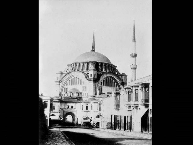 II. Abdülhamid, Osmanlı İmparatorluğu'nun 34. padişahı ve 113. İslam halifesidir. Bunalımlı bir dönemde tahta çıkan Abdülhamid, Batı'ya karşı dengeci, Doğu'ya karşı İslamcı politikalar izlemiş, ülke içinde mutlakiyeti güçlendirmiştir.Bu dönmede çekilmiş olan camilerin fotoğraf albümü İstanbul Tarih farkıyla arşivlerden çıkarılıp sizlere sunulmuştur.