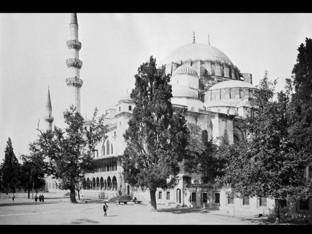 II. Abdülhamid, Osmanlı İmparatorluğu'nun 34. padişahı ve 113. İslam halifesidir. Bunalımlı bir dönemde tahta çıkan Abdülhamid, Batı'ya karşı dengeci, Doğu'ya karşı İslamcı politikalar izlemiş, ülke içinde mutlakiyeti güçlendirmiştir.Bu dönmede çekilmiş olan camilerin fotoğraf albümü İstanbul Tarih farkıyla arşivlerden çıkarılıp sizlere sunulmuştur.