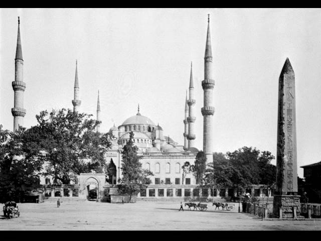 II. Abdülhamid, Osmanlı İmparatorluğu'nun 34. padişahı ve 113. İslam halifesidir. Bunalımlı bir dönemde tahta çıkan Abdülhamid, Batı'ya karşı dengeci, Doğu'ya karşı İslamcı politikalar izlemiş, ülke içinde mutlakiyeti güçlendirmiştir.Bu dönmede çekilmiş olan camilerin fotoğraf albümü İstanbul Tarih farkıyla arşivlerden çıkarılıp sizlere sunulmuştur.