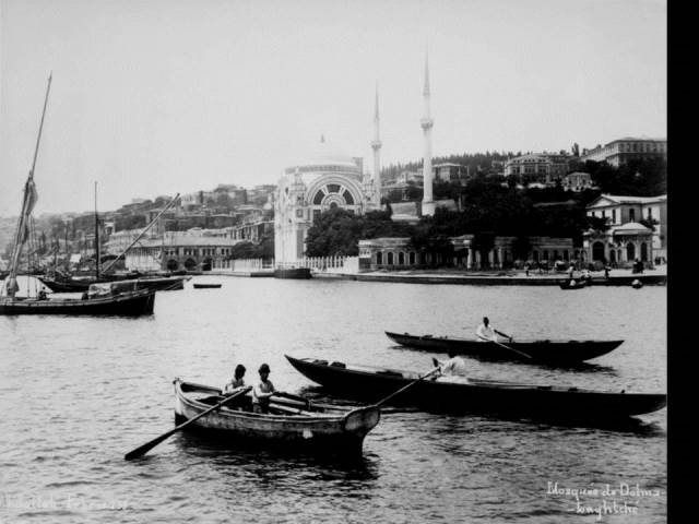 II. Abdülhamid, Osmanlı İmparatorluğu'nun 34. padişahı ve 113. İslam halifesidir. Bunalımlı bir dönemde tahta çıkan Abdülhamid, Batı'ya karşı dengeci, Doğu'ya karşı İslamcı politikalar izlemiş, ülke içinde mutlakiyeti güçlendirmiştir.Bu dönmede çekilmiş olan camilerin fotoğraf albümü İstanbul Tarih farkıyla arşivlerden çıkarılıp sizlere sunulmuştur.