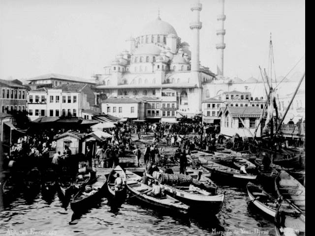 II. Abdülhamid, Osmanlı İmparatorluğu'nun 34. padişahı ve 113. İslam halifesidir. Bunalımlı bir dönemde tahta çıkan Abdülhamid, Batı'ya karşı dengeci, Doğu'ya karşı İslamcı politikalar izlemiş, ülke içinde mutlakiyeti güçlendirmiştir.Bu dönmede çekilmiş olan camilerin fotoğraf albümü İstanbul Tarih farkıyla arşivlerden çıkarılıp sizlere sunulmuştur.