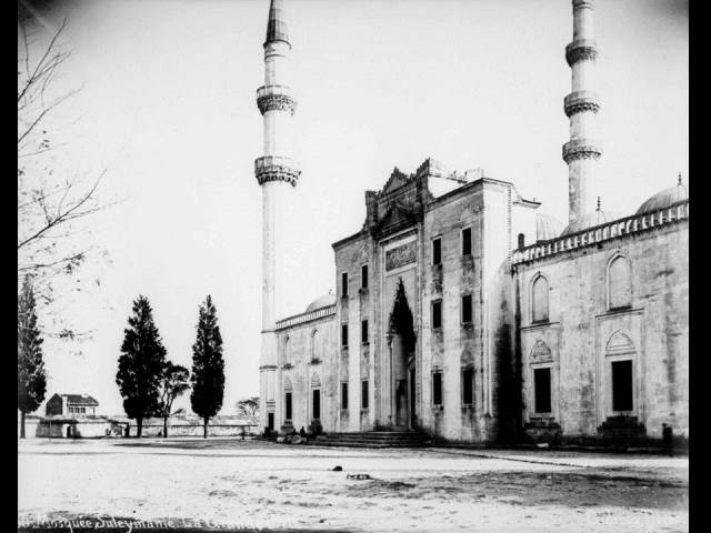 II. Abdülhamid, Osmanlı İmparatorluğu'nun 34. padişahı ve 113. İslam halifesidir. Bunalımlı bir dönemde tahta çıkan Abdülhamid, Batı'ya karşı dengeci, Doğu'ya karşı İslamcı politikalar izlemiş, ülke içinde mutlakiyeti güçlendirmiştir.Bu dönmede çekilmiş olan camilerin fotoğraf albümü İstanbul Tarih farkıyla arşivlerden çıkarılıp sizlere sunulmuştur.