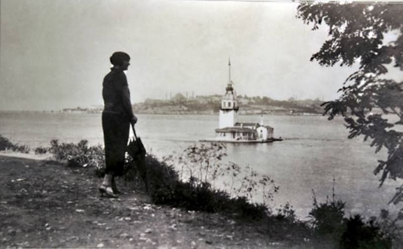 İstanbul boğazının girişine yapılan Kız kulesi, muhteşem görüntüsü ile boğazın incisidir. Mö. 341 yılında yapıldığı düşünülmektedir. 