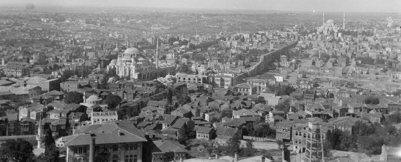 II. Dünya Savaşı sırasında İstanbul’un nazım planını hazırlayan H. Prost kemere zarar vermeden kemerin altından taşıt yolunun geçişini sağlamıştır.