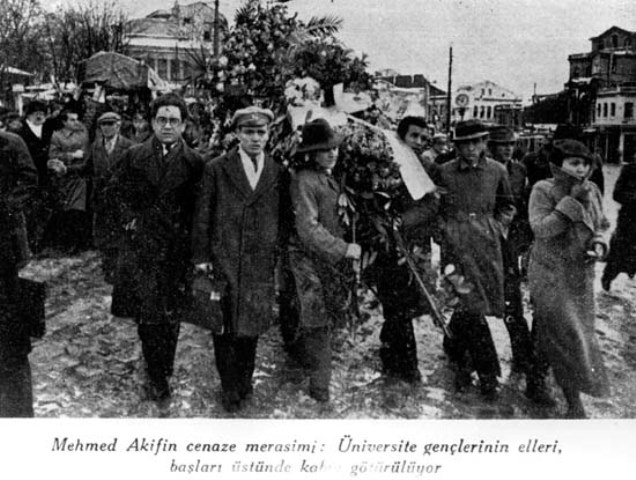 Fikir ve şiir dünyamızda eşine az rastlanır bir deha… Bu coğrafyanın insanlarının zihinlerine “İstiklal Şairi” olarak kazınmış, ölümsüz eseri “Safahat” ile şiir dünyamıza ve gönüllerimize taht kurmuştur. 